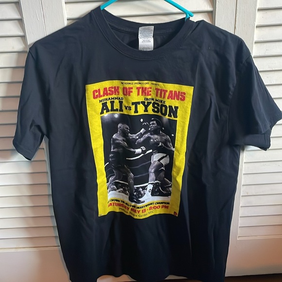 Clash of the Titans Muhammad Ali Vs Mike Tyson T-shirt, Medium, Black - Picture 4 of 5
